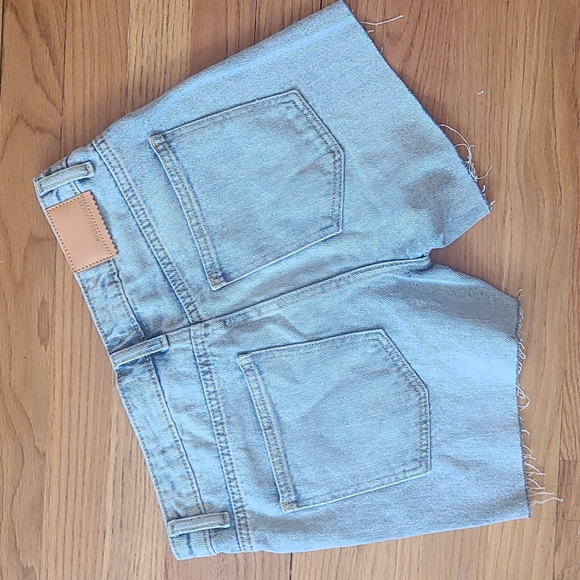 Jean Shorts - Picture 3 of 4